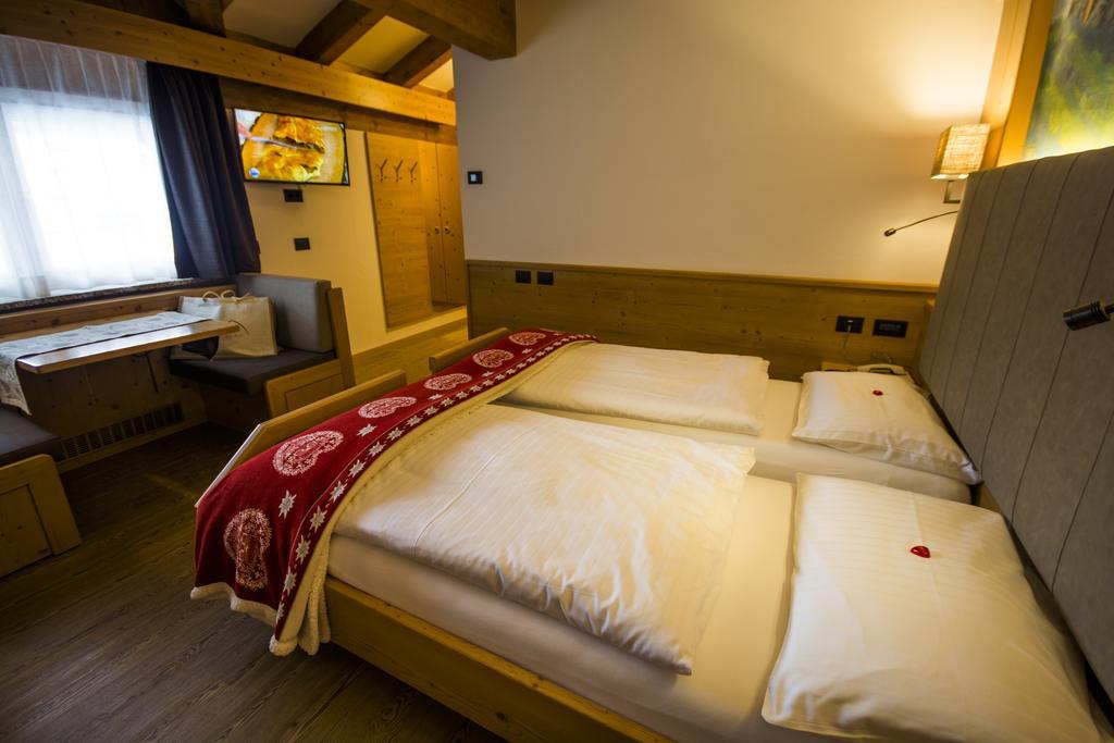 Hotel Cirelle Suite & Spa Canazei Extérieur photo