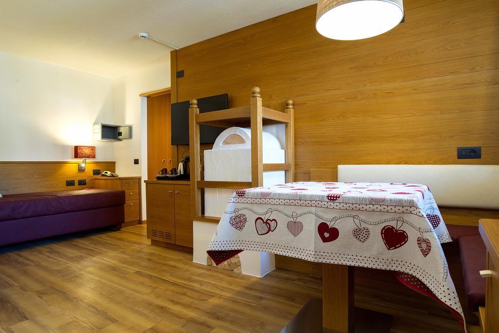 Hotel Cirelle Suite & Spa Canazei Extérieur photo