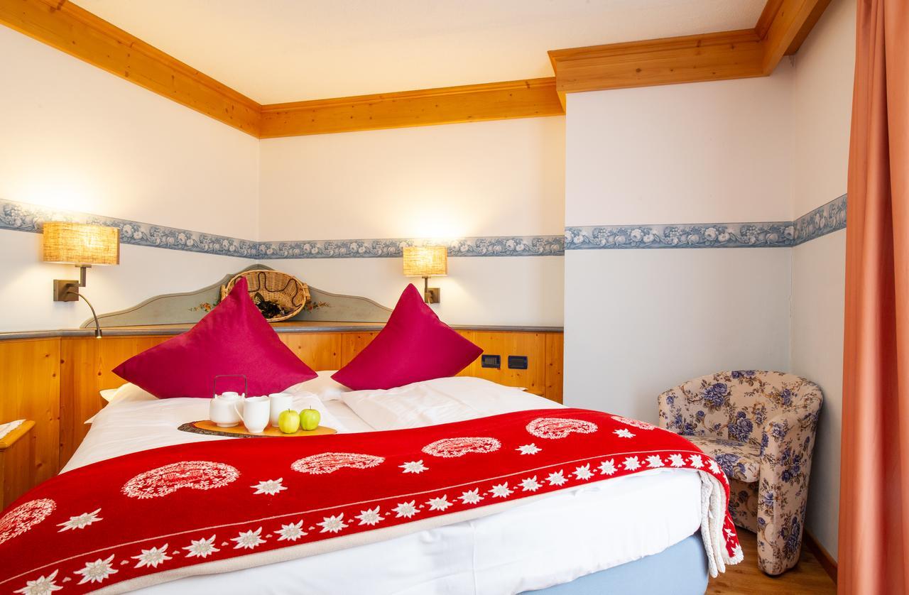 Hotel Cirelle Suite & Spa Canazei Extérieur photo